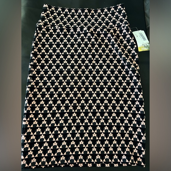 LuLaRoe Dresses & Skirts - LuLaRoe Disney Minnie Mouse Cassie Style Skirt